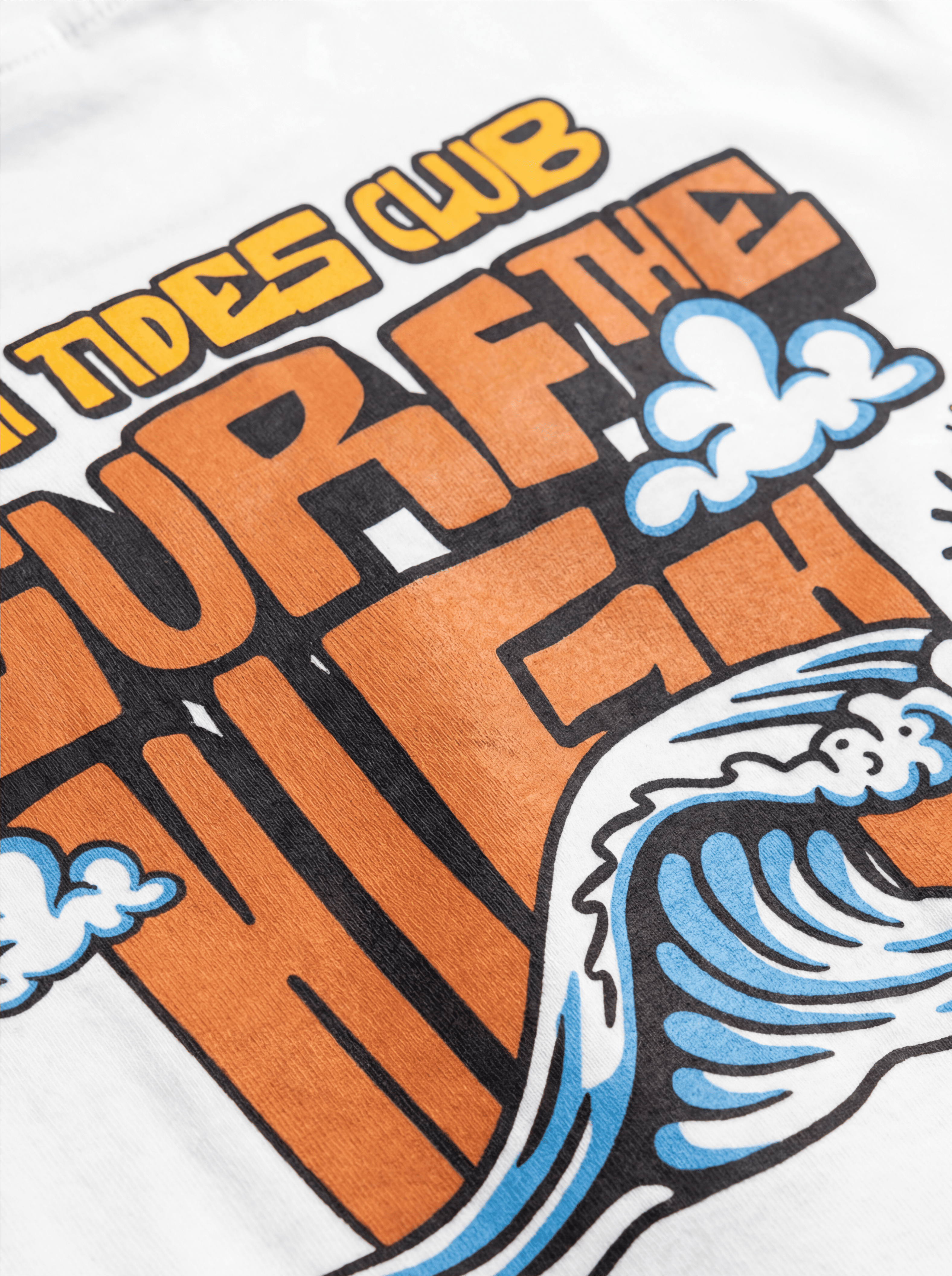 Crop top Surf The High High Tides Club outfit cannabis cultura México