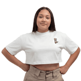 Modelo usando crop top Surf The High High Tides Club México